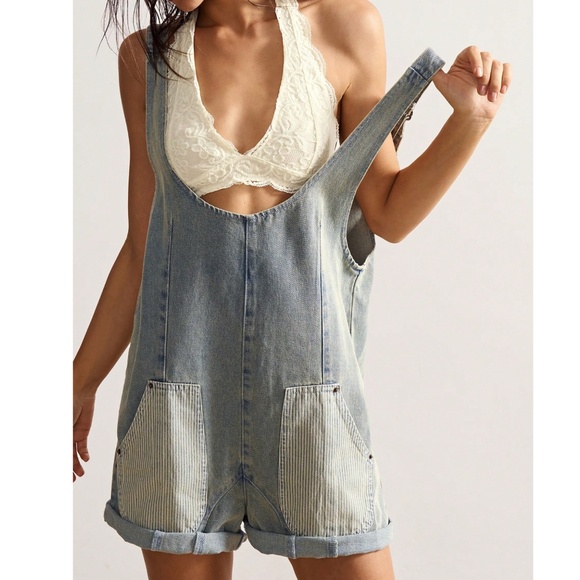 Light Wash Striped Pockets Backless Denim Jean Overalls Romper - Picture 2 of 6